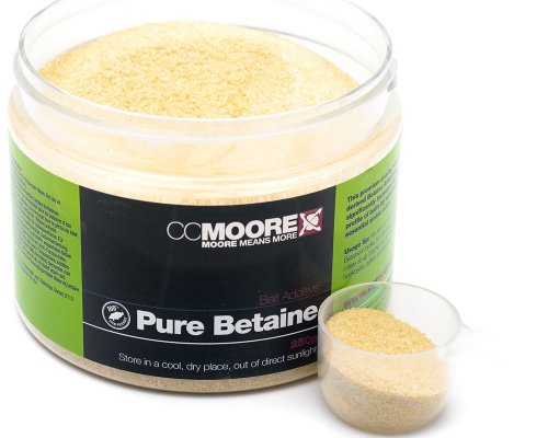 <strong>CCMoore Pure Betaine</strong> - обезвоженный, кристаллический порошок, содержащий 97% чистейшего Бетаина, полученный из сахарной свеклы. Бетаин - очень популярная добавка, оказывающая пищеварительное ферментное действие Бетаин CCMoore Pure Betaine 250gr