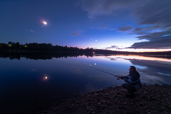 Как ловить рыбу ночью?