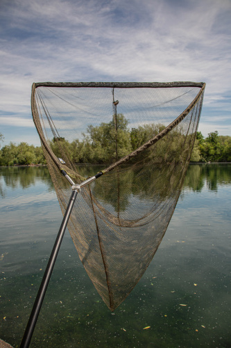 Solar Bow-Lite Landing Net 42 дюйма - карповый подсак оснащенный прочным, изготовленным из нержавеющей стали и обработанным на станке блоком крепления усов, предлагает высокое качество Solar по вполне доступной цене Подсачек Solar Bow-Lite Landing Net 42"