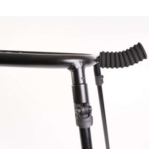 AVID CARP LOK DOWN BUCKET STAND - Подставка для прикормочного ведра (Сподовая станция), благодаря которому нет необходимости нагибаться к прикормочному ведру когда Вы кормите сподом! Прикормочное ведро располагается в подставке на уровне пояса. Размер рамы адаптирован для ведер Avid Carp Square и ведер многих других популярных брендов. фото 2 Спод Станция AVID CARP LOK DOWN BUCKET STAND фото 2